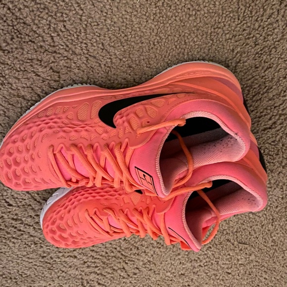 Nike basketball shoes - Picture 2 of 4